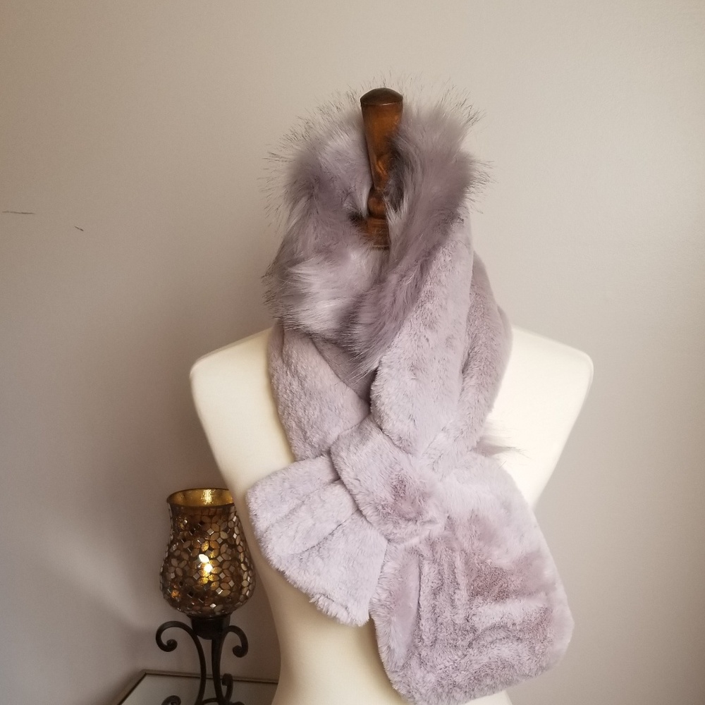 Grey faux fur scarf